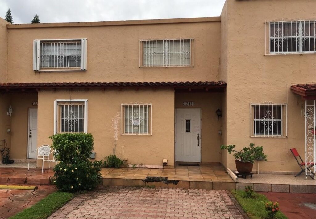 1752 W 56th TER #409 Hialeah, FL 33012