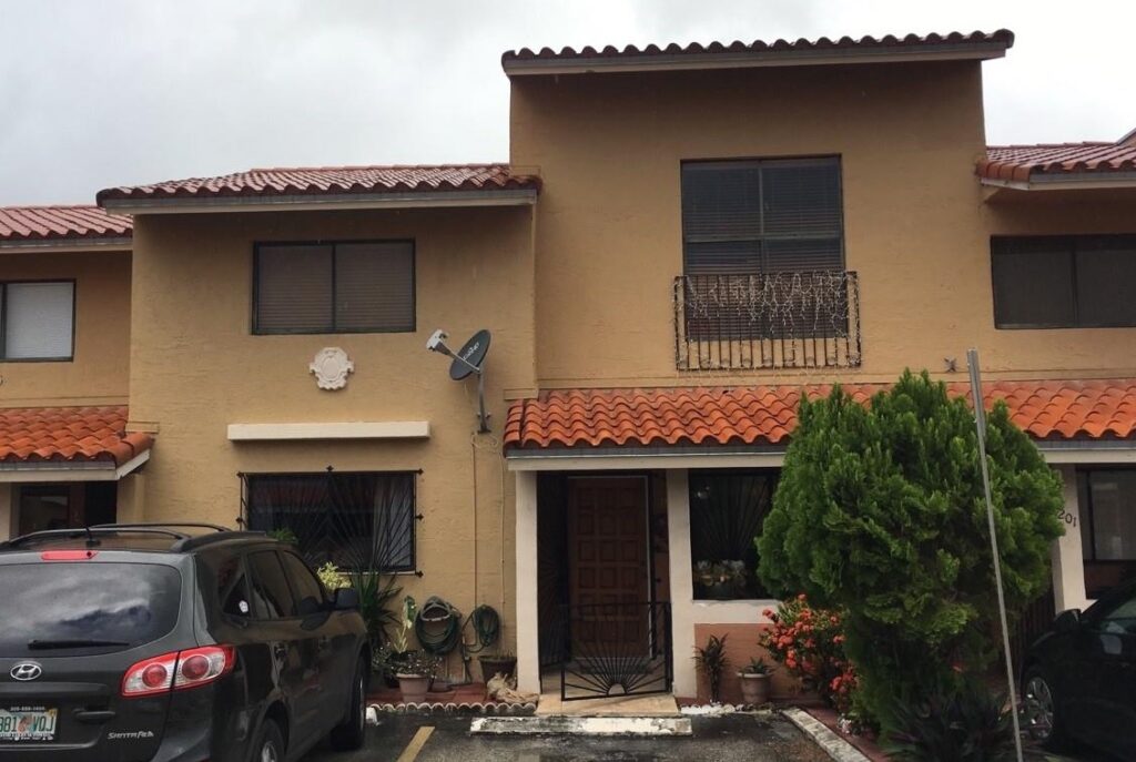 2775 W 61st PL #202 Hialeah, FL 33016