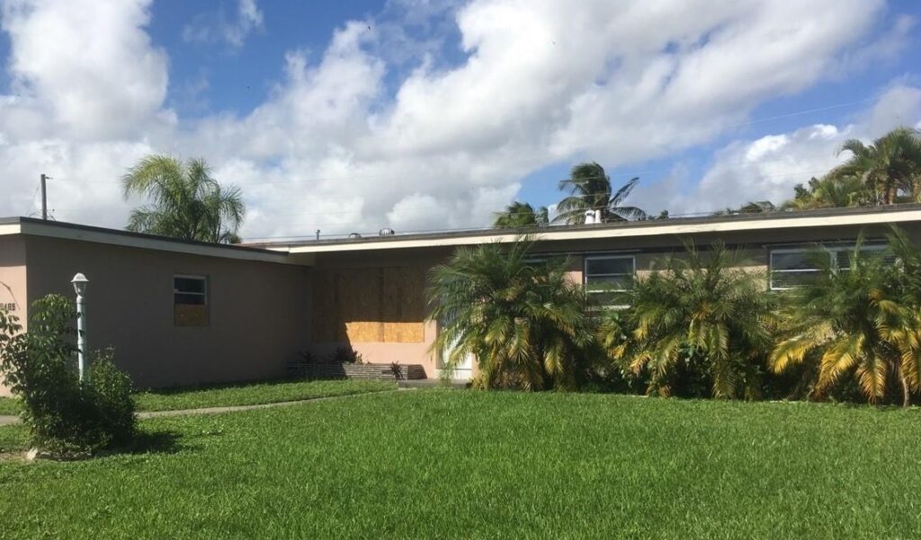 9485 Thanksgiving DR Cutler Bay, FL 33157