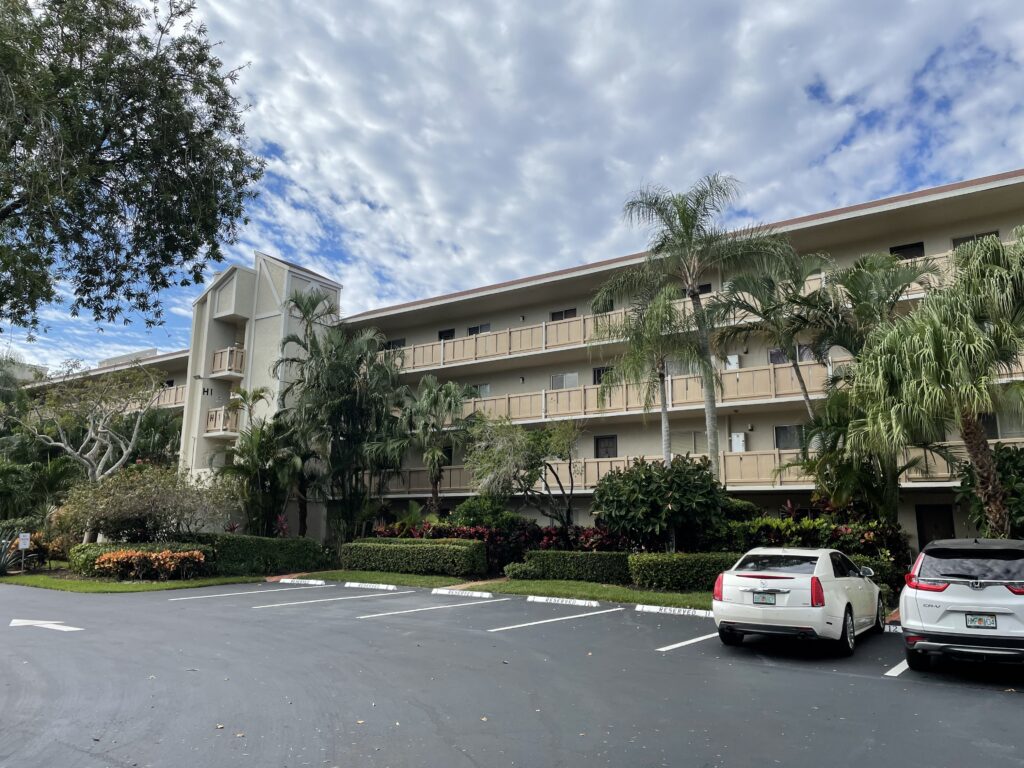 6515 Kensington LN #306 Delray Beach, FL 33446