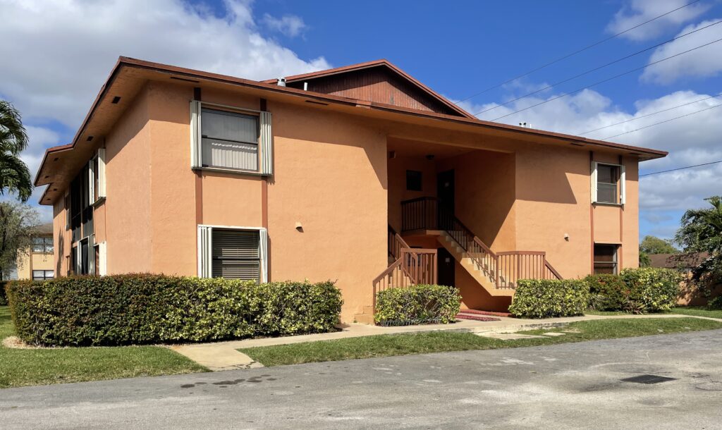 2485 W 67 PL #11-13 Hialeah, FL 33016