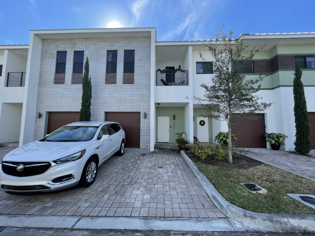 4452 NW 9 ST Plantation, FL 33317