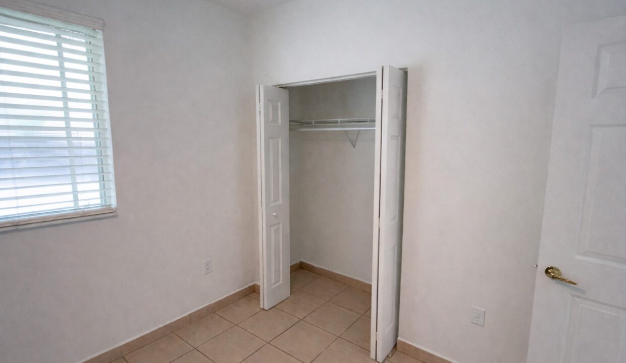 Bedroom 1 (2)