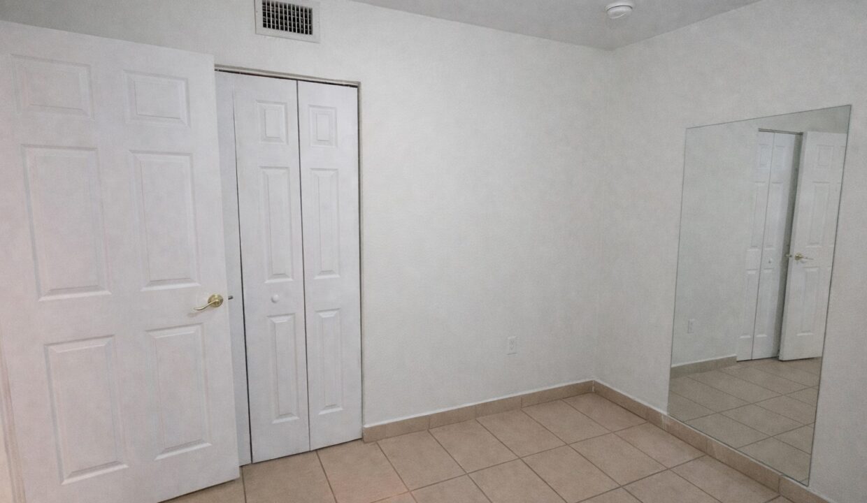 Bedroom 2 (2)
